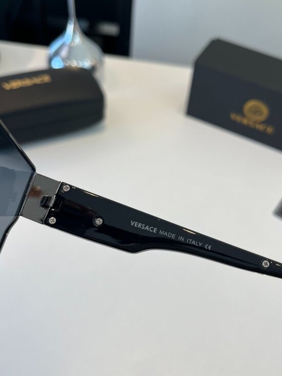 Versace Fashion Sunglasses for Shaping Your Face Shape